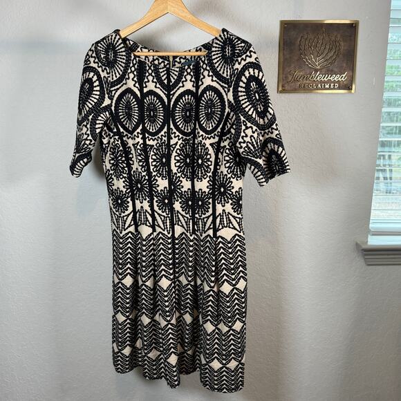 Women's Gabby Skye Black and Cream Embroidered Geometric Floral Dress Size 8 - Picture 2 of 9